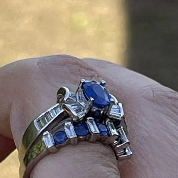 18K 750 Natural Sapphire 💙 & Emerald Cut Diamond 💎 Ring Set Appraisals $4720 - Picture 6 of 13